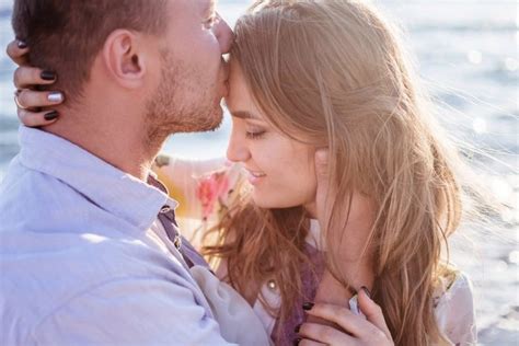 Poljubljanje, če je dobra kemija Spolna masaža Koidu